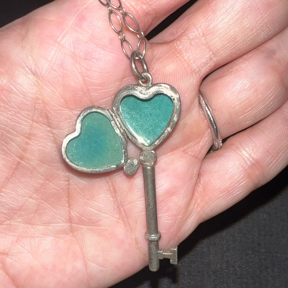 Tiffany & Co RARE Silver Heart Key Locket Pendant Necklace- With original chain - Picture 3 of 15